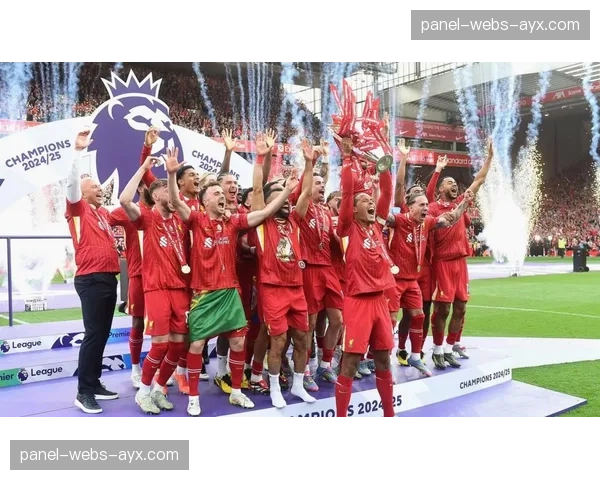 “英超冠军奖杯巡展”抵达利物浦,数千名球迷排队参观 “英超冠军奖杯巡展”抵达利物浦,数千名球迷排队参观